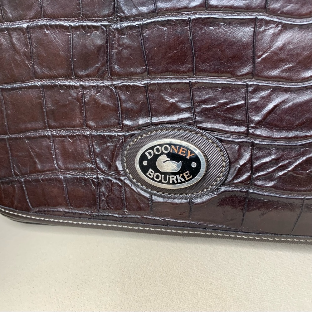 Vintage Dooney & Bourke Brown Croco Crossbody &Fob - Picture 2 of 8